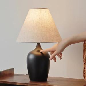 Lampe de table à télécommande de style américain, lumière de luxe de style chinois, élégante, rétro, nordique, design de chambre à coucher pour hôtel, chevet - Product Image 2