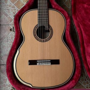 <span class=keywords><strong>Chitarra</strong></span> Classica Professionale K-900 di Alta Qualità con Corde in Nylon, Realizzata dal Maestro Liutaio, Corpo Interamente in Cedro Massello con Tastiera in Ebano - Product Image 2