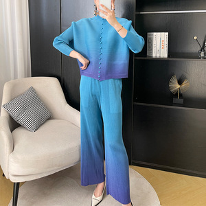 <span class=keywords><strong>Ensemble</strong></span> deux pièces plissé élégant pour femme : Haut boutonné et pantalon droit <span class=keywords><strong>ample</strong></span> grande taille – Prêt pour le printemps – Rose - Product Image 1