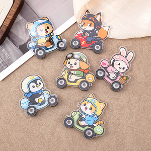 Vente en gros : Figurine de table en plastique durable, motif animal de dessin animé monté sur voiture électrique, petit cadeau pour la décoration intérieure - Product Image 1