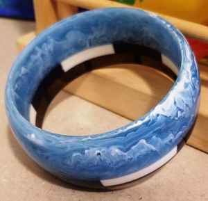 Brazaletes de Resina y Madera para Mujer, Joyería Elegante Hecha a Mano de Estilo Tradicional y Moderno con Acabado de Madera Natural y Resina - Product Image 4