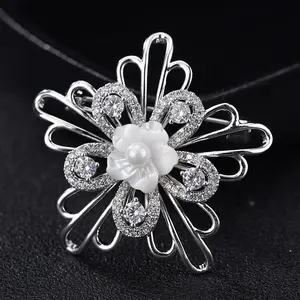 Pearl Shell Brooches Exquisite Flower Pendant Pins for Women Bridal Jewelry Wedding Brooch Scarves Accessories