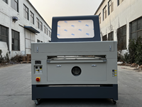Machine de gravure/découpe laser Haotian HT-690 avec type de portique à pieds pour le bois, le caoutchouc, les magasins de détail, les hôtels, prend en charge les formats AI, BMP, PLT