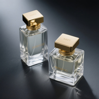 Bouteille de parfum avec boîtes Bouteille en verre garni d'or avec boîte doublée de soie Marque haut de gamme pour les parfumeurs de niche Emballage de boutique