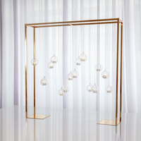 Support de décoration de table de mariage suspendu en métal, cadre de centre de table en métal doré avec boules de cristal suspendues pour fête de mariage