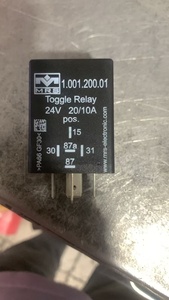 Relais de commutation en fonte 24V 12V 2462510008 pour pièces de camion-citerne - Product Image 1
