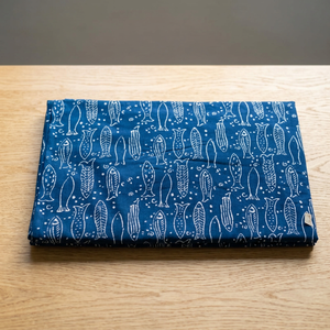 Tela de Algodón Índigo con Estampado de Peces, Tela de Algodón para Coser Vestidos, Bolsos, Cojines, Cortinas, Encuadernación de Libros y Todas las Manualidades - Product Image 2