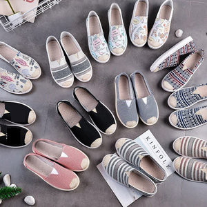 Chaussures basses décontractées d'été respirantes en toile style Pékin ancien pour femmes, mères et étudiantes – Vente en gros, couleur blanche - Product Image 1