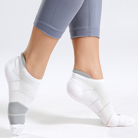 Chaussettes de sport respirantes douces de haute qualité, chaussettes de sport athlétiques personnalisées, chaussettes de course à pied unisexes, chaussettes de basket-ball personnalisées