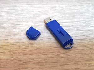 Unidad flash USB azul con tapa extraíble y anillo para llavero para almacenamiento de datos K362 - Product Image 3