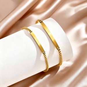 Joyería para Parejas, Pulsera de Tenis de Acero Inoxidable con Logotipo Personalizado, Bañada en Oro de 18K, Diseño Geométrico Moderno - Product Image 3
