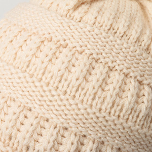 Women's Winter Korean Style Cable Knit Hat With Pom Pom Warm Beanie For Women 56-58Cm Gray Apricot Wine Red Black - Product Image 4