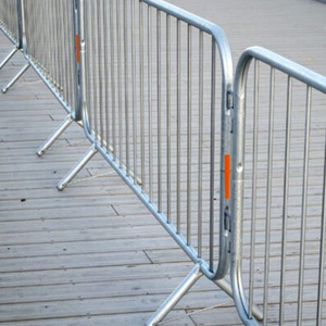 Barrière de gestion de foule portable et temporaire, hauteur 2m, longueur <span class=keywords><strong>4m</strong></span>, taille et couleur personnalisables, disponible pour les projets municipaux et aéroportuaires - Product Image 5