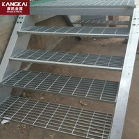 Marches d'escalier et marches de marchepieds en acier galvanisé antidérapant, soudées, modernes et durables pour passerelles