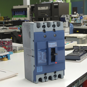 Interruptores de Circuito en Caja Moldeada Serie 160E 250E 400E 630E con Capacidad de Ruptura de 25ka EZD160E3160N - Product Image 5