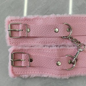 Menottes en similicuir avec peluche douce pour jeux de bondage pour adultes 2026 - Product Image 5
