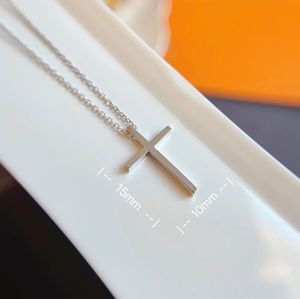 Xinfly Wholesale Custom Au750 Daily Gifts Trendy Pure 18k Gold Fine Jewelry Simple Classic <b>Cross</b> Necklace - Product Image 3