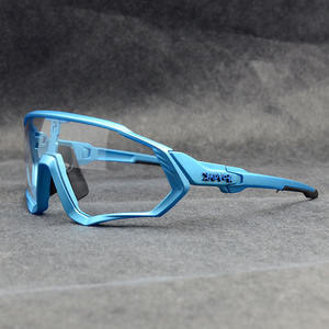 Gafas de Ciclismo KAPVOR para Hombre con Lentes Fotocromáticas Antivaho y Antiviento, Marco Ligero, Protección UV400 - Product Image 3