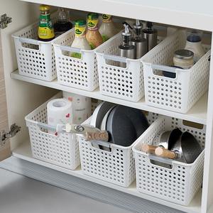 Cesta de almacenamiento de plástico rectangular con asa para organizar artículos pequeños y aperitivos en el escritorio, estilo sencillo - Product Image 3