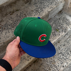 Cappellino da Baseball in Cotone Premium Personalizzato con Ricamo Squisito, Visiera Piatta, Vestibilità Aderente, 6 Pannelli, Patch Laterale, per Sport all'Aperto - Product Image 2