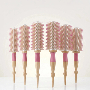 Spazzola Rotonda Professionale per Asciugatura Rapida con Manico Lungo e Setole di Cinghiale per Capelli Ricci da Donna - Ideale per Saloni e Ingrosso - Product Image 4