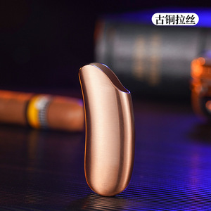 Étui pour briquet à <span class=keywords><strong>gaz</strong></span> en acier en forme de banane avec carburant au butane, design moderne et minimaliste pour briquets et cadeaux d'affaires - Product Image 6