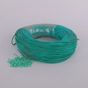 Granulés de plastique recyclé LLDPE de qualité supérieure, couleur naturelle, grade 4 pour film, offrant souplesse, résistance et durabilité, pour utilisation en film de résine. - Product Image 3