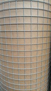 Panneaux de clôture en treillis soudé galvanisé de haute qualité pour bétail, facilement assemblables, en treillis de fer soudé pour fermes, moutons, chèvres, porcs - Product Image 3