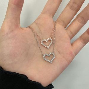 จี้รูปหัวใจประดับเพชรคิวบิกเซอร์โคเนีย 5A ดีไซน์คลาสสิค รุ่น Dylam Dainty ทำจากเงินแท้ 925 ชุบทองคำขาวและโรเดียม สำหรับผู้หญิง - Product Image 2