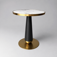 Mobilier personnalisé pour café et restaurant avec tables à manger, chaises, banquettes et comptoir de bar