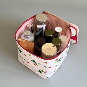 Pochette de Cosmétiques en Gros, Pochette à Fermeture Éclair Personnalisée Haut de Gamme, Pochette de Toilette Portable en Polyester, Couleur Personnalisée, avec Logo Brodé - Product Image 1