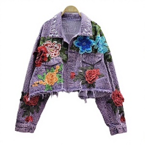 Manteau court décontracté en jean délavé pour femme avec fleurs 3D, broderie respirante et manches longues – Nouvelle collection printemps - Product Image 3