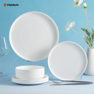 Service de vaisselle de luxe blanc 16 pièces en porcelaine osseuse nouveau kit d'assiettes en porcelaine pour usage domestique sûr et personnalisable pour les hôtels - Product Image 2