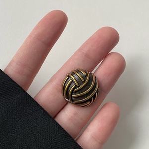 زر خياطة معدني ذهبي عتيق الطراز أنيق، مطلي بسبيكة الزنك، صديق للبيئة، عالي الجودة، بسيط وزخرفي - Product Image 2