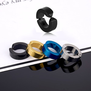 Boucles d'oreilles clips en acier inoxydable pour hommes Shuangshuo, sans perçage, fausses cartilages, accessoires de bijoux en gros - Product Image 1