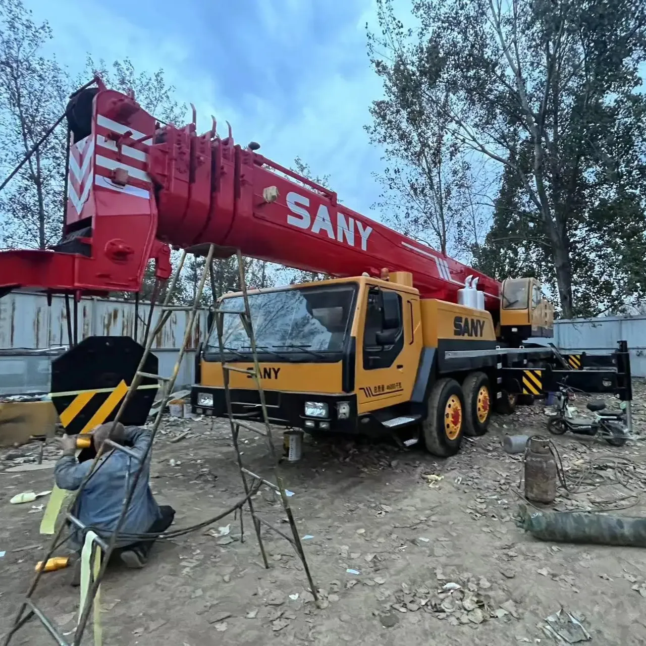 เครนรถบรรทุกไฮดรอลิกแบบใช้เครนขนาด25ตัน50ตัน70ton 100ตัน STC1000 Sany telescopic BOOM