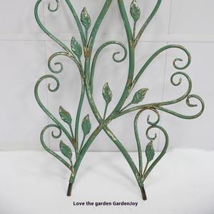 Ensemble vintage moderne de jardin en fer vieilli, table et chaise noires carrées avec dos de fleur de vigne, fournitures de jardinage - Product Image 4