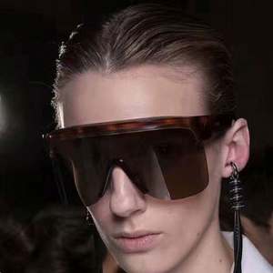 Gafas de Sol Grandes de una Sola Pieza Coloridas de Moda 2019, Gafas de Sol de Protección para Mujer, Color Rojo - Product Image 3