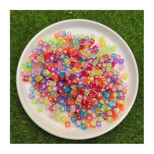 6mm <span class=keywords><strong>Transparent</strong></span> Blanc Alphabet Acrylique Perles 100 pcs/sac Coloré Carré <span class=keywords><strong>Cube</strong></span> Anglais Lettres Pas Cher En Vrac Perles DIY Fabrication De Bijoux - Product Image 2