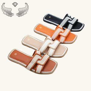 Serie espositiva di scarpe da <span class=keywords><strong>donna</strong></span> di nuovo stile estivo in Stock-<span class=keywords><strong>pantofole</strong></span> da <span class=keywords><strong>donna</strong></span> semplici ed <span class=keywords><strong>eleganti</strong></span> e alla moda - Product Image 1