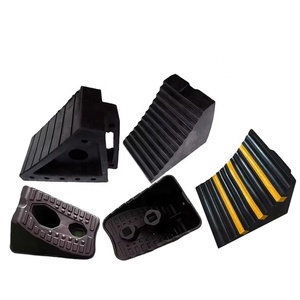 Fermo Ruota in Gomma Antiscivolo Portatile ad Alta Resistenza con Riflettore, Resistente agli Impatti Forti, Prodotto per Uso Stradale - Product Image 3