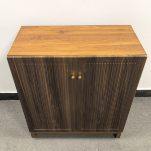 Mid Century Panel moderno Aparador de madera Gabinete Puerta estriada Acento Buffet Credenza Consola Mesa para el hogar o muebles de hotel - Product Image 5