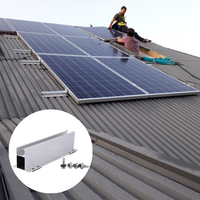 Structure de montage de panneaux solaires pour toit en tôle avec mini-rail en aluminium court