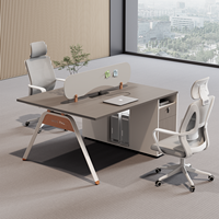 Bureau de travail simple pour employé, poste de travail de bureau