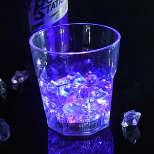 कस्टम बहु रंग प्रकाश प्रचारक कीमत चमक पार्टी कप पार्टी के लिए उच्च गुणवत्ता वाले प्लास्टिक कप का नेतृत्व किया