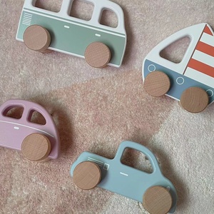 Carro de juguete de madera maciza para niños (4-6 años) con inercia y retroceso, ideal para educación temprana y actividades de camping. - Product Image 2