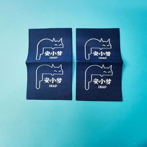 Étiquettes de col tissées tendance en polyester durable, découpées à chaud, étiquettes de marque personnalisées de haute qualité, étiquettes de vêtements en damassé à coudre - Product Image 3
