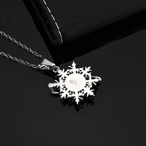 Pendentif Hip Hop Planet Snowflake en Argent 925 Plaqué Or Véritable, Sertissage à Griffes, Moissanite, Bijoux Fins Personnalisés Bling Iced Out - Product Image 2
