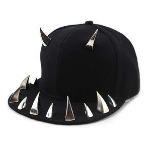 Gorra de Béisbol Unisex Personalizada al por Mayor con Púas y Tachuelas Estilo Punk Rock Gótico Hip Hop de Visera Plana - Product Image 2