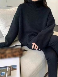 Herbst-Winter Damen-Pullover Flauschiger Gerippter Rollkragenpullover Locker Geschnitten mit Überschnittener Schulter und Weiten Ärmeln Gerippte Bündchen Kuschelig Weich - Product Image 3
